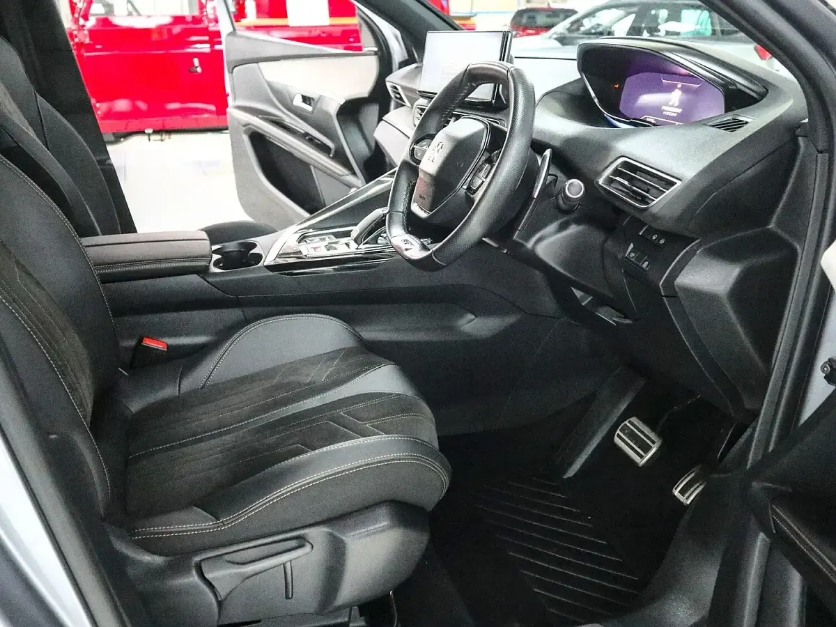 Used Peugeot 5008 Premium 130 HP (95 kW) 2022 Cumulus grey SUV