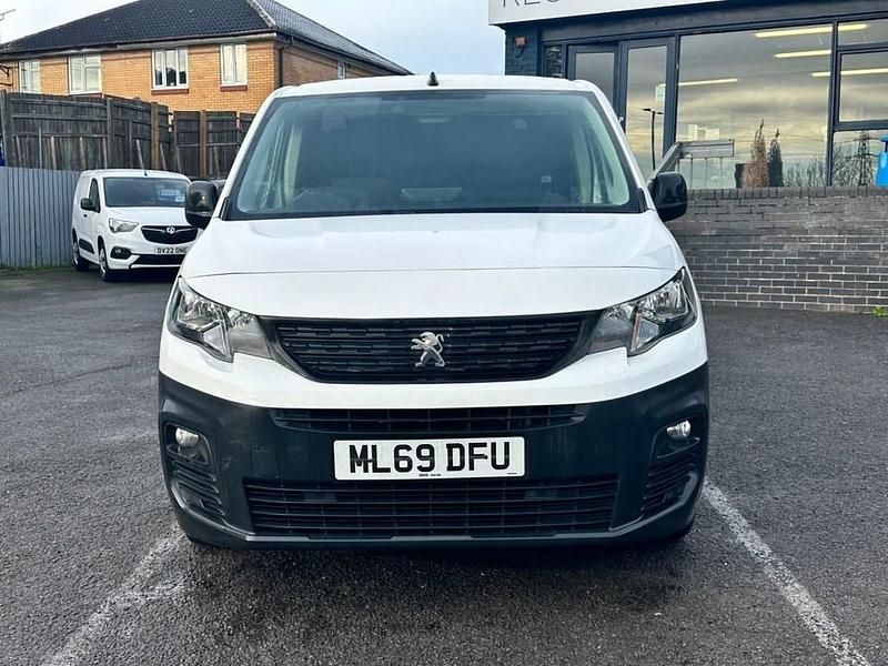 Used Peugeot Partner 131 HP (96 kW) 2019 White MPV