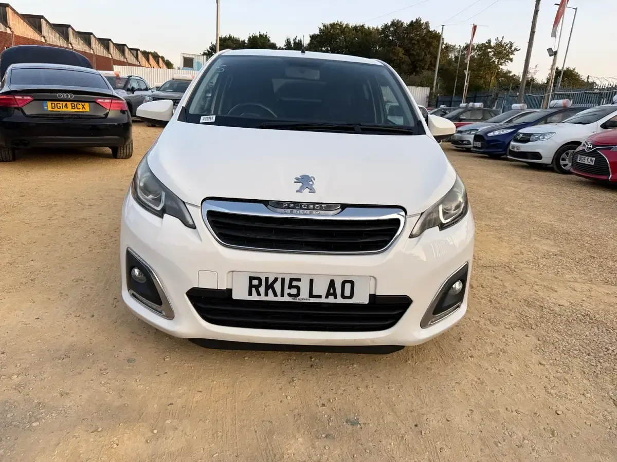 Used Peugeot 108 Allure 82 HP (60 kW) 2015 White Hatchback