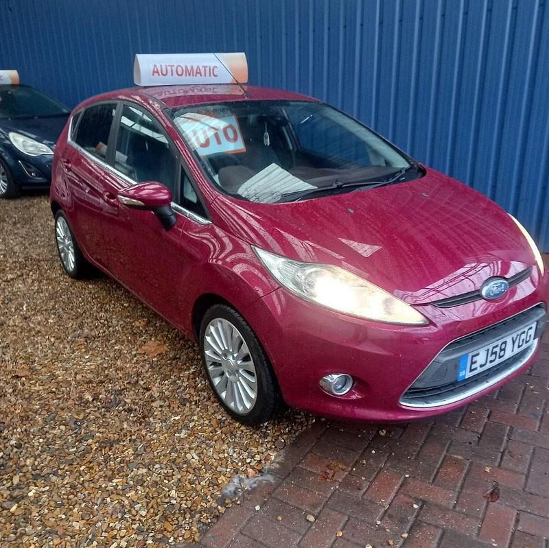 Used Ford Fiesta Titanium 94 HP (69 kW) 2009 Red Hatchback