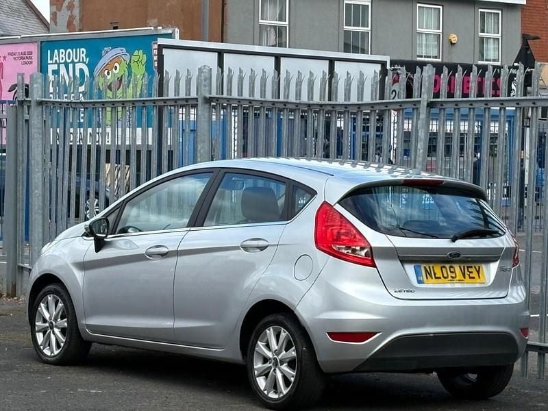 Used Ford Fiesta Zetec 2009 Silver Hatchback