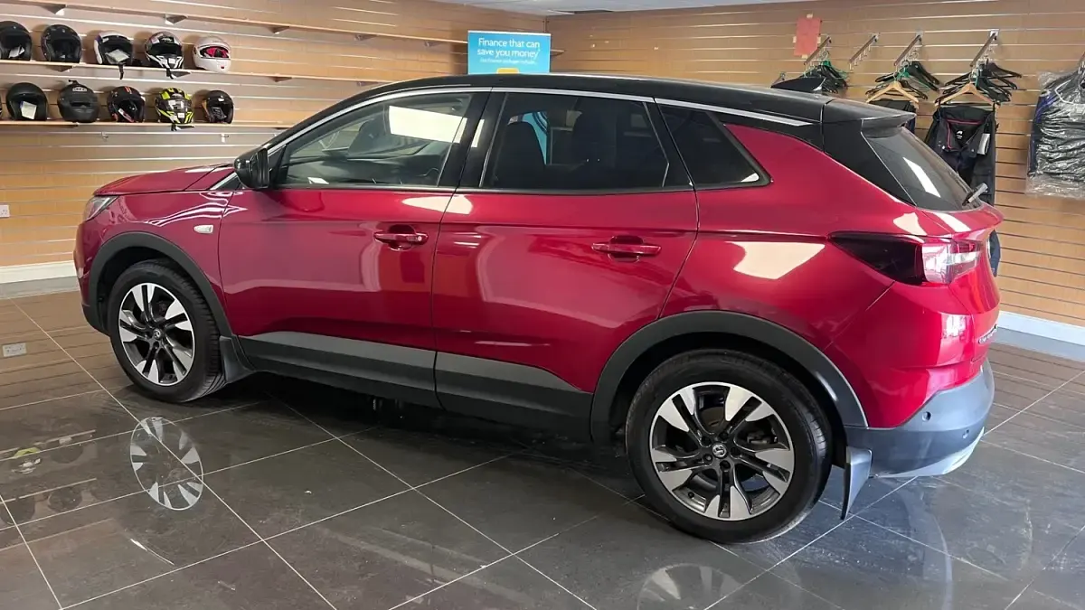 Used Vauxhall Grandland X SRi 130 HP (95 kW) 2021 Red SUV