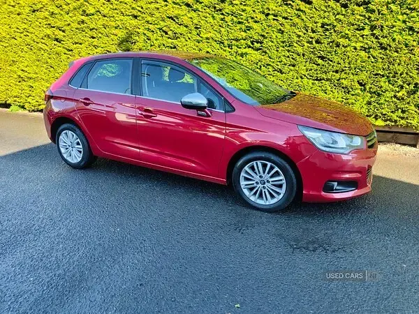 Used Citroën C4 Flair 100 HP (73 kW) 2015 Red Hatchback
