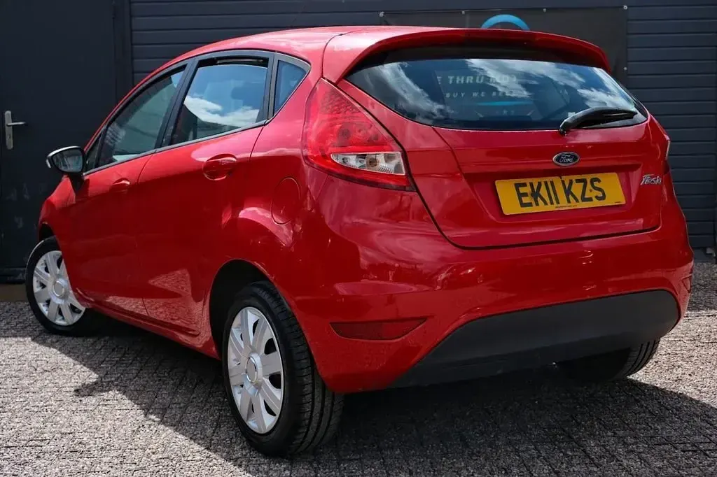 Używany Ford Fiesta 82 KM (60 kW) 2011 Czerwony Hatchback
