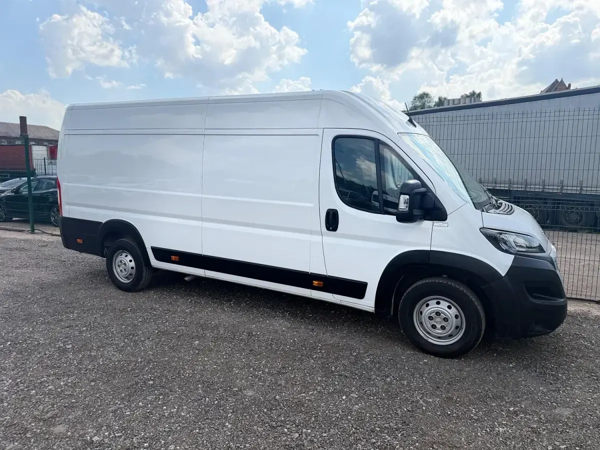 Used Peugeot Boxer Premium 140 HP (102 kW) 2023 White Van