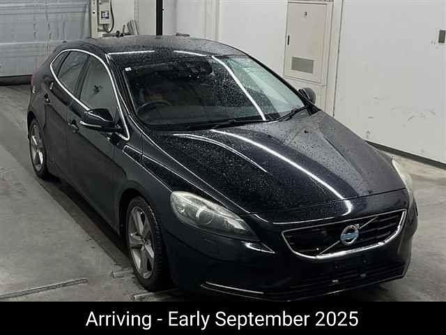 Black Used 2014 Volvo V40 SE Lux Estate | £9,495 (Fair price) - Image 1/3