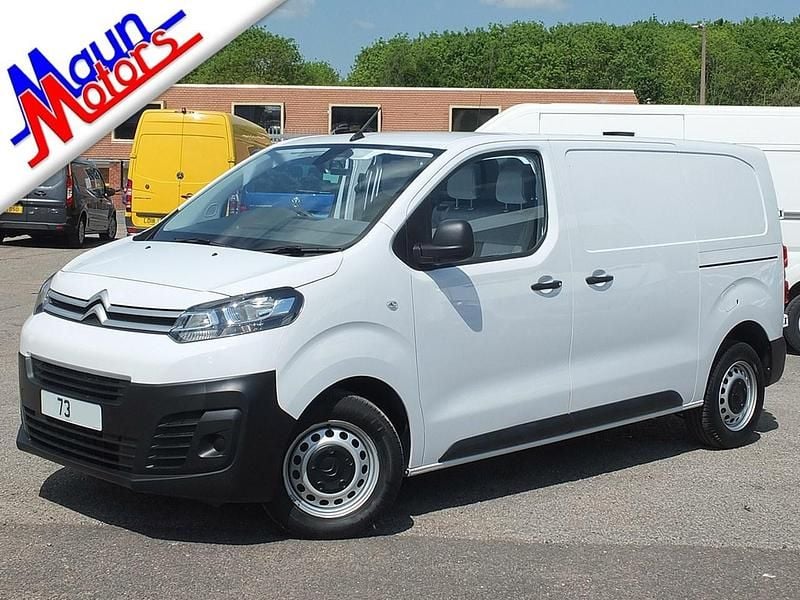 Used Citroën Dispatch 100 HP (73 kW) 2023 White MPV