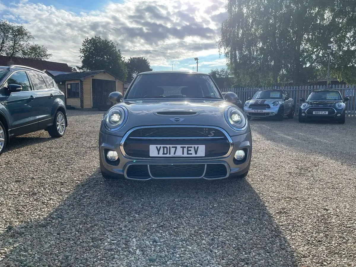 Used Mini Cooper S Hatch 210 HP (154 kW) 2017 Silver Hatchback