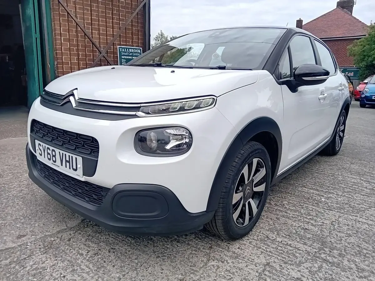 Używany Citroën C3 Feel 2018 Biały Hatchback