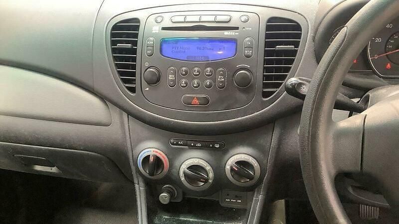 Used Hyundai i10 Classic 85 HP (62 kW) 2013 Red Hatchback