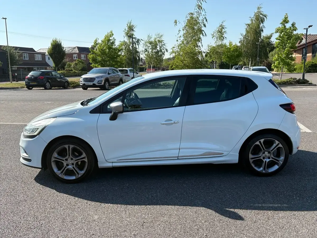 Used Renault Clio GT-Line 90 HP (66 kW) 2018 White Hatchback