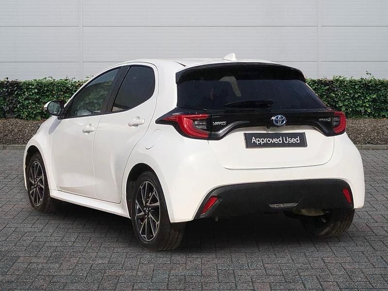 Used Toyota Yaris Hybrid Design 2022 White Hatchback