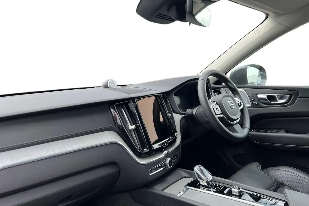 Used Volvo XC60 Ultra 250 HP (183 kW) 2025 Platinum grey SUV