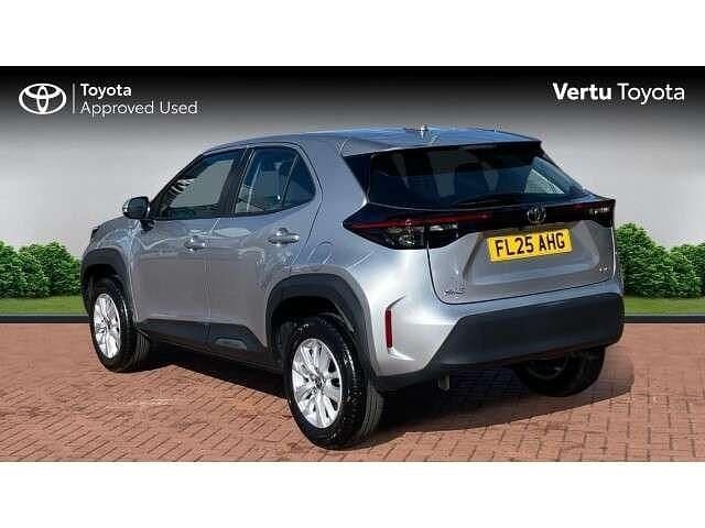 Used Toyota Yaris Cross 113 HP (83 kW) 2025 Silver SUV
