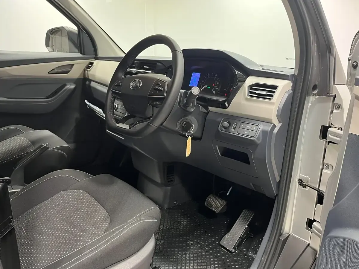Used Maxus eDeliver 3 89 kW (122 HP) 2024 Silver Van