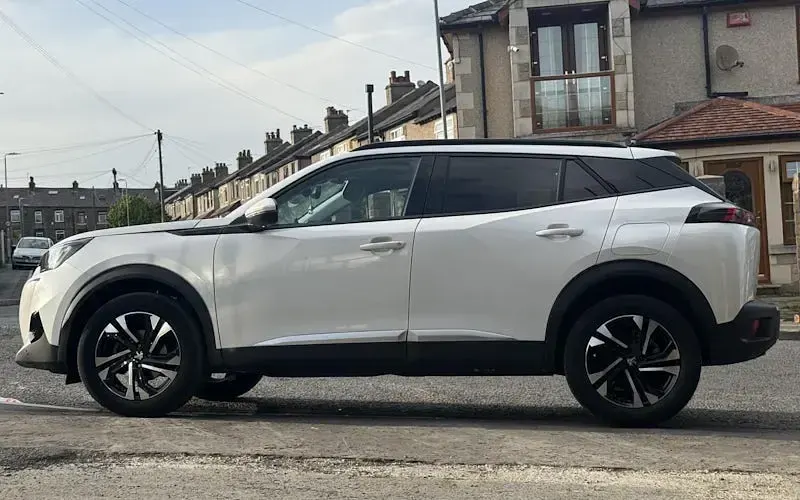 Used Peugeot 2008 Allure Premium 101 HP (74 kW) 2022 SUV