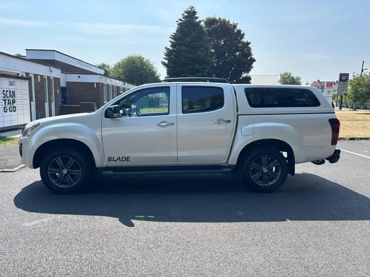 Used Isuzu D-Max 164 HP (120 kW) 2018 White Pickup