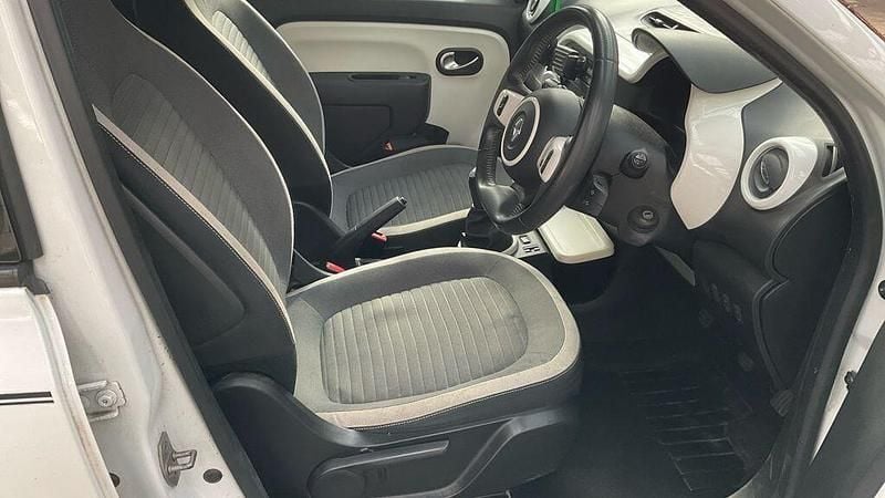 Used Renault Twingo Dynamique 70 HP (51 kW) 2015 White Hatchback