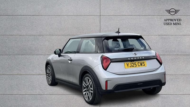 Używany Mini Cooper Hatch 113 kW (154 KM) 2025 Srebrny Hatchback