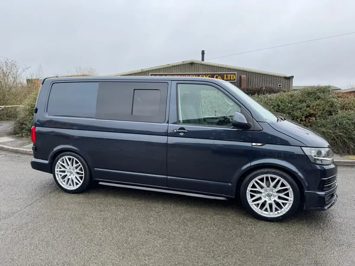 Second-hand VW Transporter Highline 150 CP (110 kW) 2016 Albastru Van