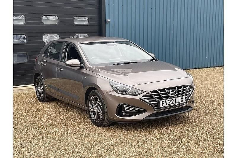 Used Hyundai i30 SE 118 HP (86 kW) 2022 Bronze Hatchback