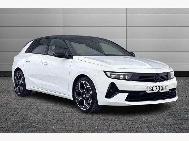 Arctic white Used 2024 Vauxhall Astra Ultimate Hatchback | £18,745 (Super price) - Image 1/3