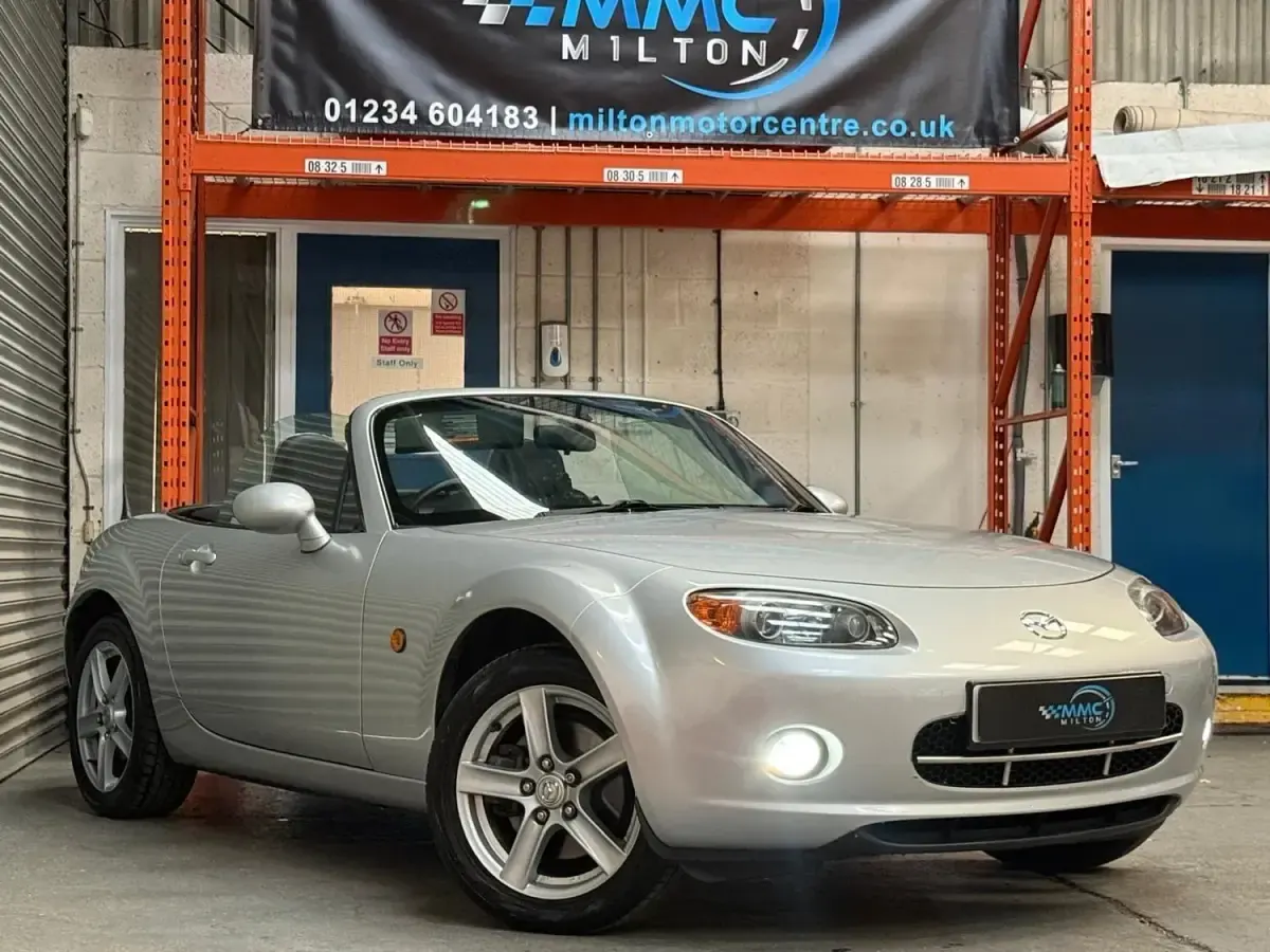 Usado Mazda MX5 126 HP (92 kW) 2006 Prateado Cabrios