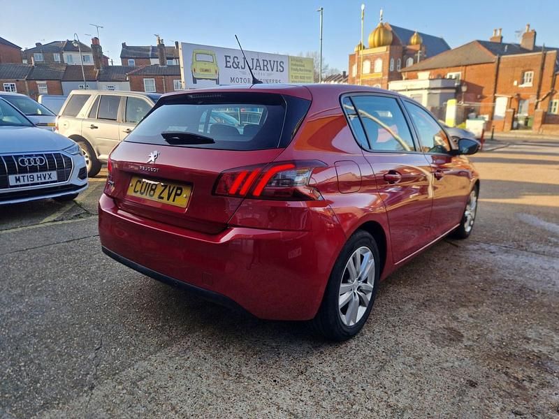 Used Peugeot 308 Active 120 HP (88 kW) 2018 Red Hatchback