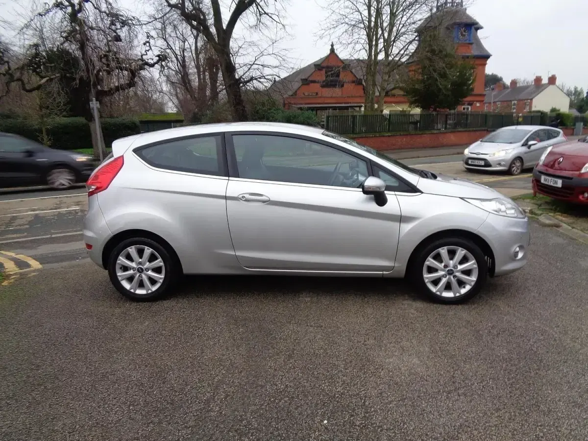 Used Ford Fiesta Zetec 2010 Silver Hatchback