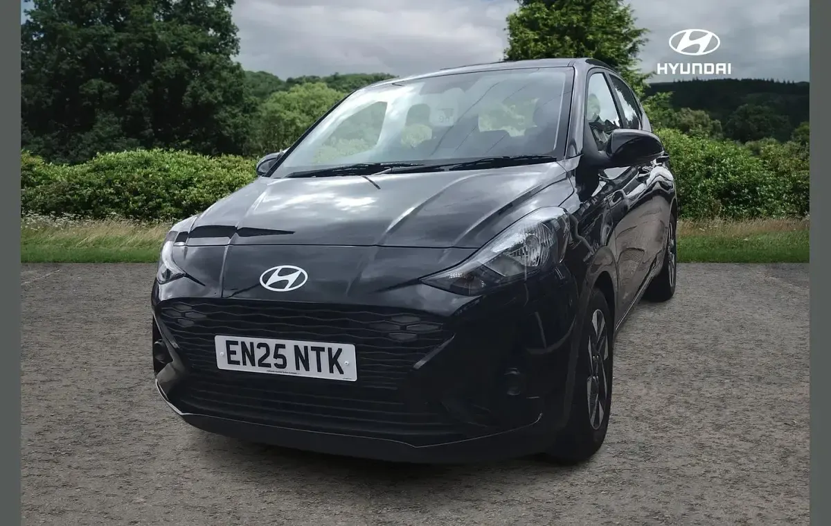 Used Hyundai i10 Advanced 77 HP (56 kW) 2025 Black Hatchback