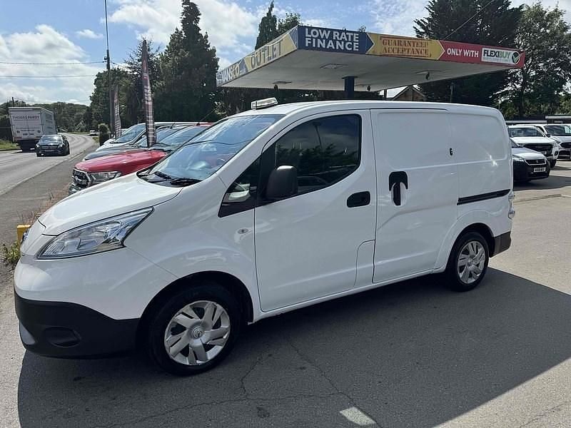 Used Nissan e-NV200 Acenta 80 kW (109 HP) 2021 White MPV