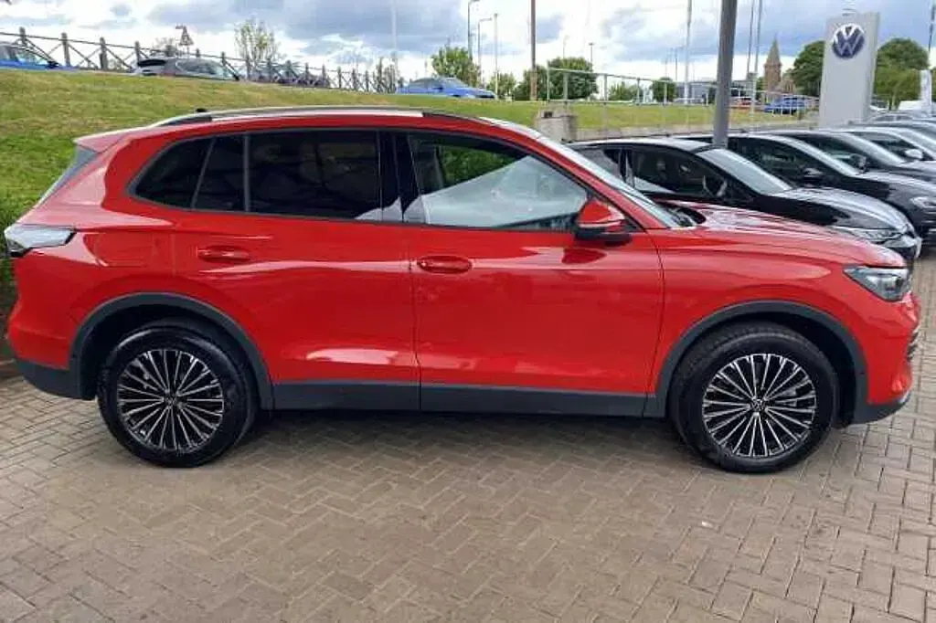 Used VW Tiguan Match 204 HP (150 kW) 2025 Red SUV