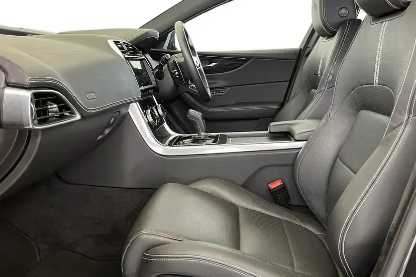 Used Jaguar XE R-Dynamic 247 HP (181 kW) 2024 Black Sedan