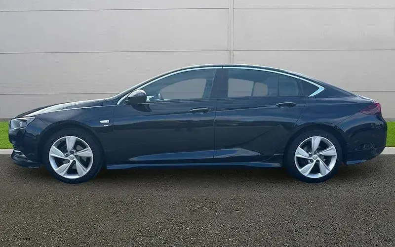 Used Vauxhall Insignia Sport 165 HP (121 kW) 2019 Blue Hatchback