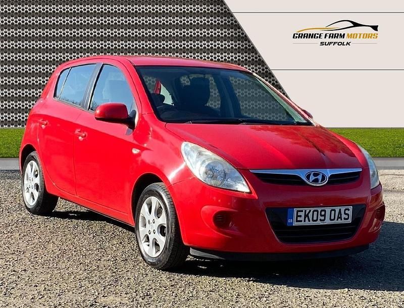 Used Hyundai i20 Comfort 77 HP (56 kW) 2009 Red Hatchback