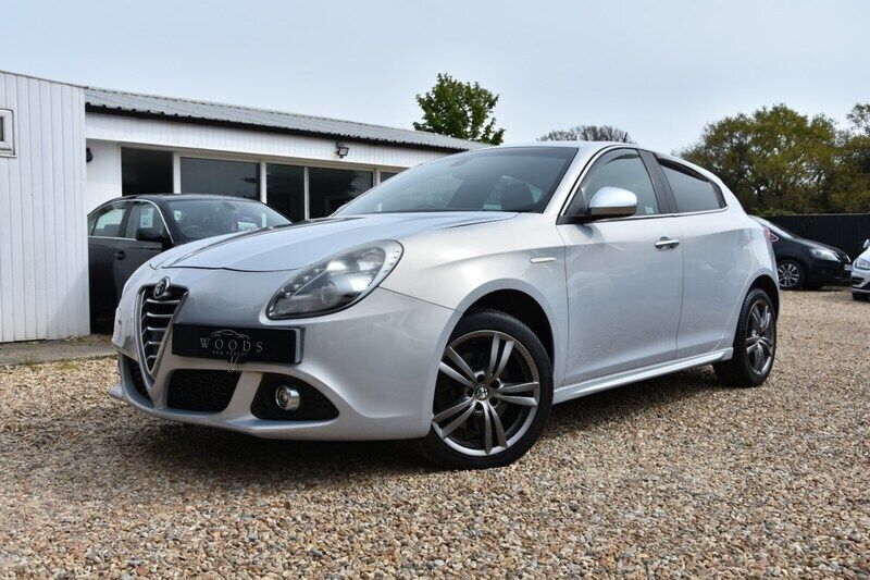 White Used 2014 Alfa Romeo Giulietta Exclusive Hatchback | £6,995 (Fair price) - Image 1/4
