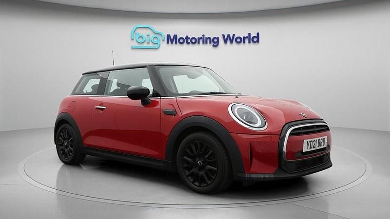 Used Mini Cooper Classic 136 HP (100 kW) 2021 Red Hatchback