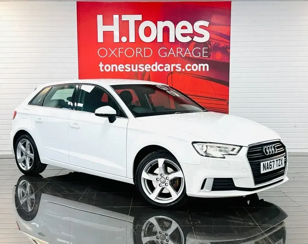Begagnad Audi A3 Sport 150 HK (110 kW) 2018 Vit Sedan