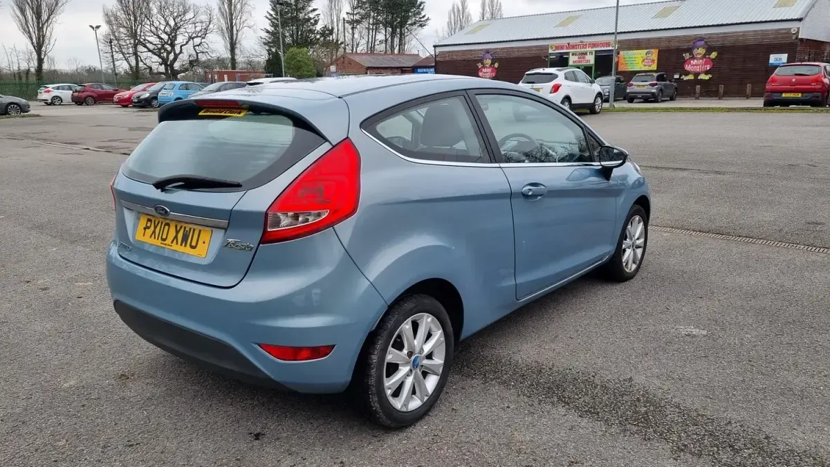 Used Ford Fiesta Zetec 96 HP (70 kW) 2010 Blue Hatchback
