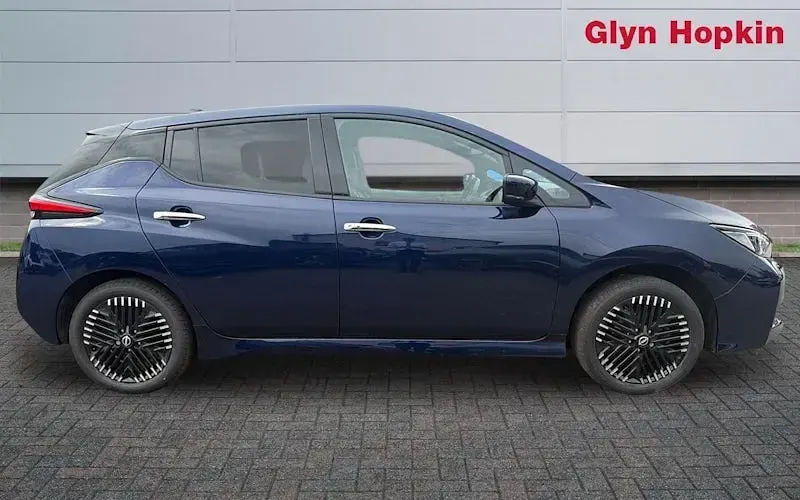 Used Nissan Leaf Tekna 160 kW (218 HP) 2022 Blue Hatchback