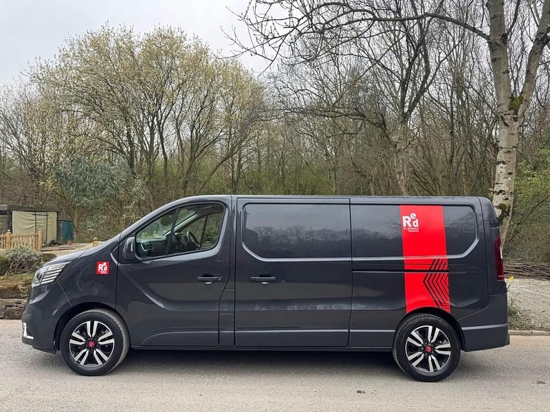 Begagnad Renault Trafic 150 HK (110 kW) 2024 Grå