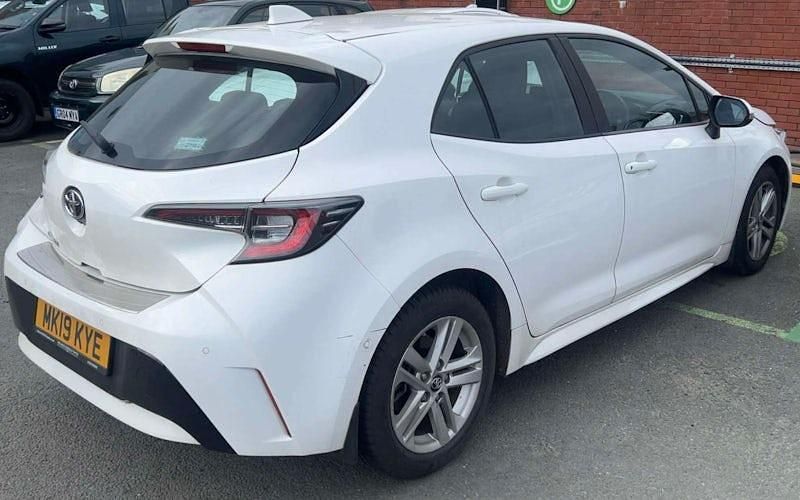 Used Toyota Corolla 116 HP (85 kW) 2019 White Hatchback