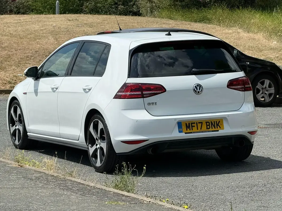 Used VW Golf VII GTI 230 HP (169 kW) 2017 White Hatchback