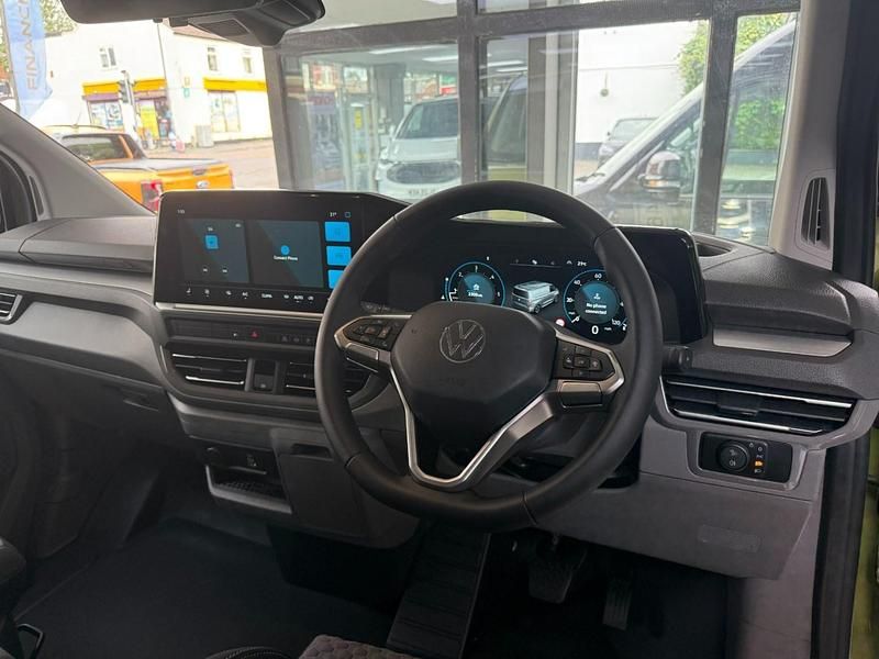 New VW Transporter Edition 170 HP (125 kW) 2026 Red Van