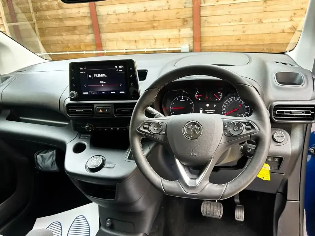 Used Vauxhall Combo 130 HP (95 kW) 2024 Blue MPV