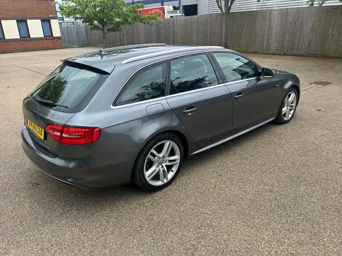Begagnad Audi A4 S-Line 2015 Grå Kombi
