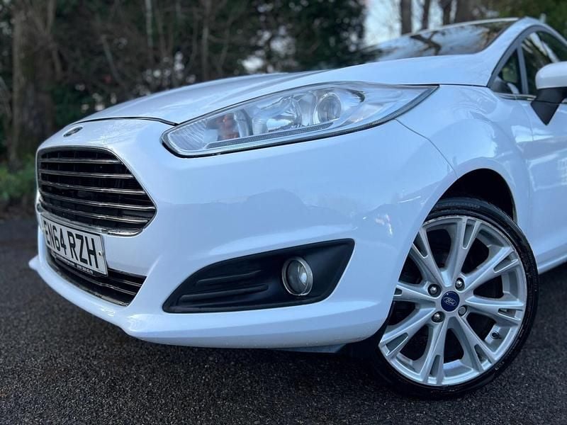 Used Ford Fiesta Titanium 2015 White Hatchback