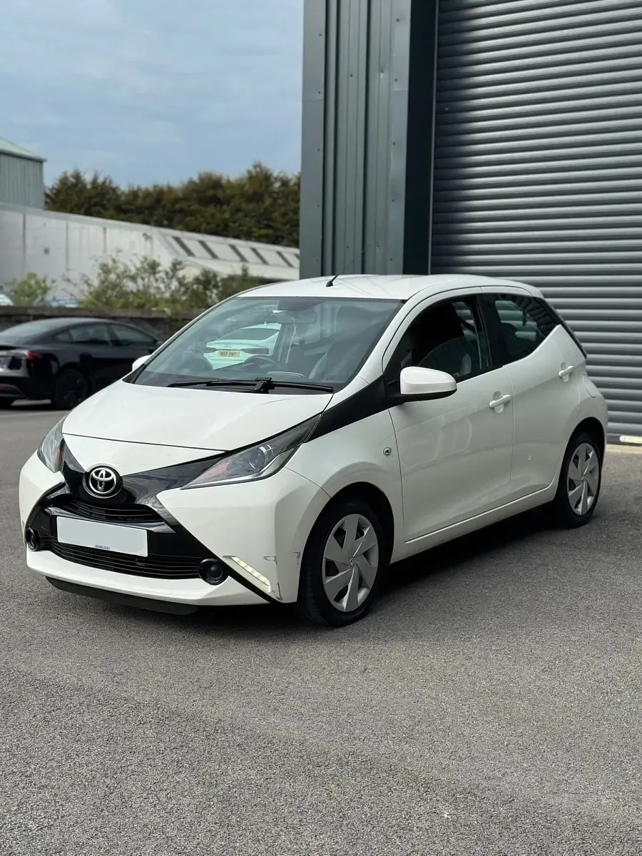 Used Toyota Aygo X-play 2014 White Hatchback