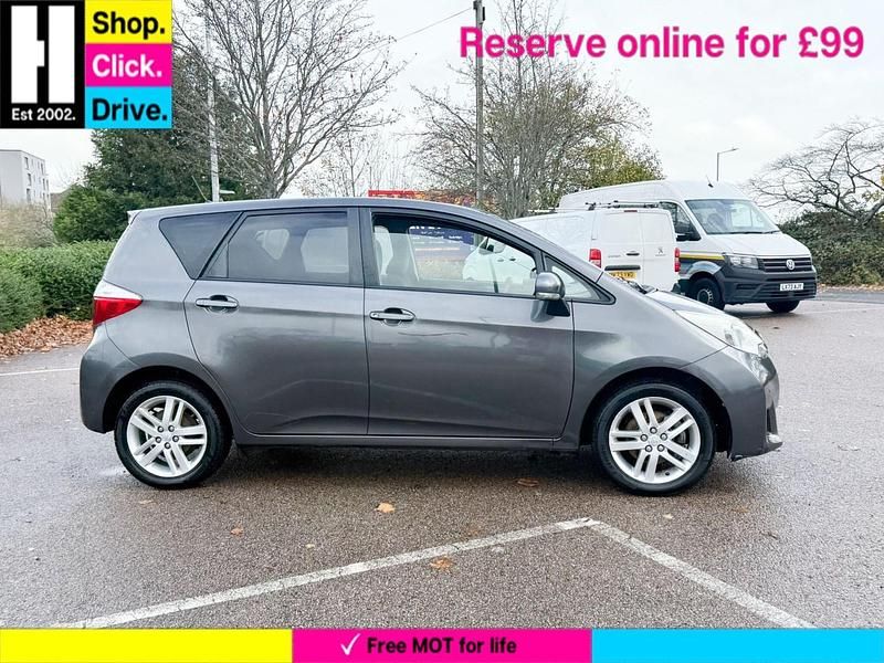Used Toyota Verso 98 HP (72 kW) 2011 Grey MPV