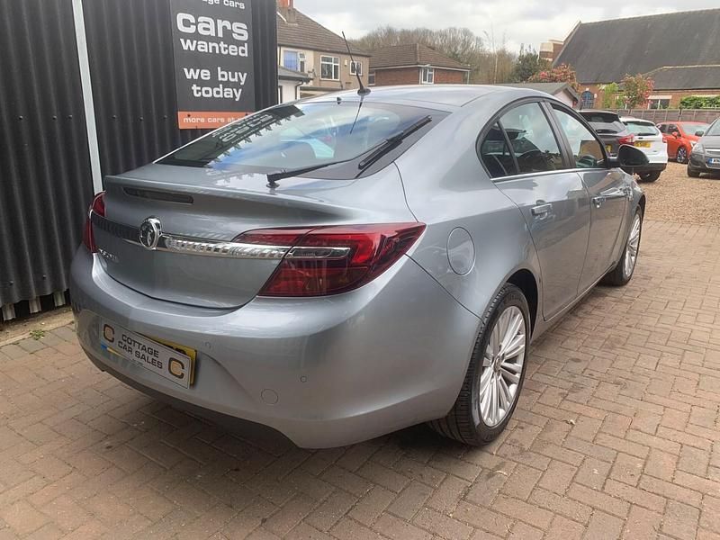 Used Vauxhall Insignia Design Edition 140 HP (102 kW) 2015 Silver Hatchback